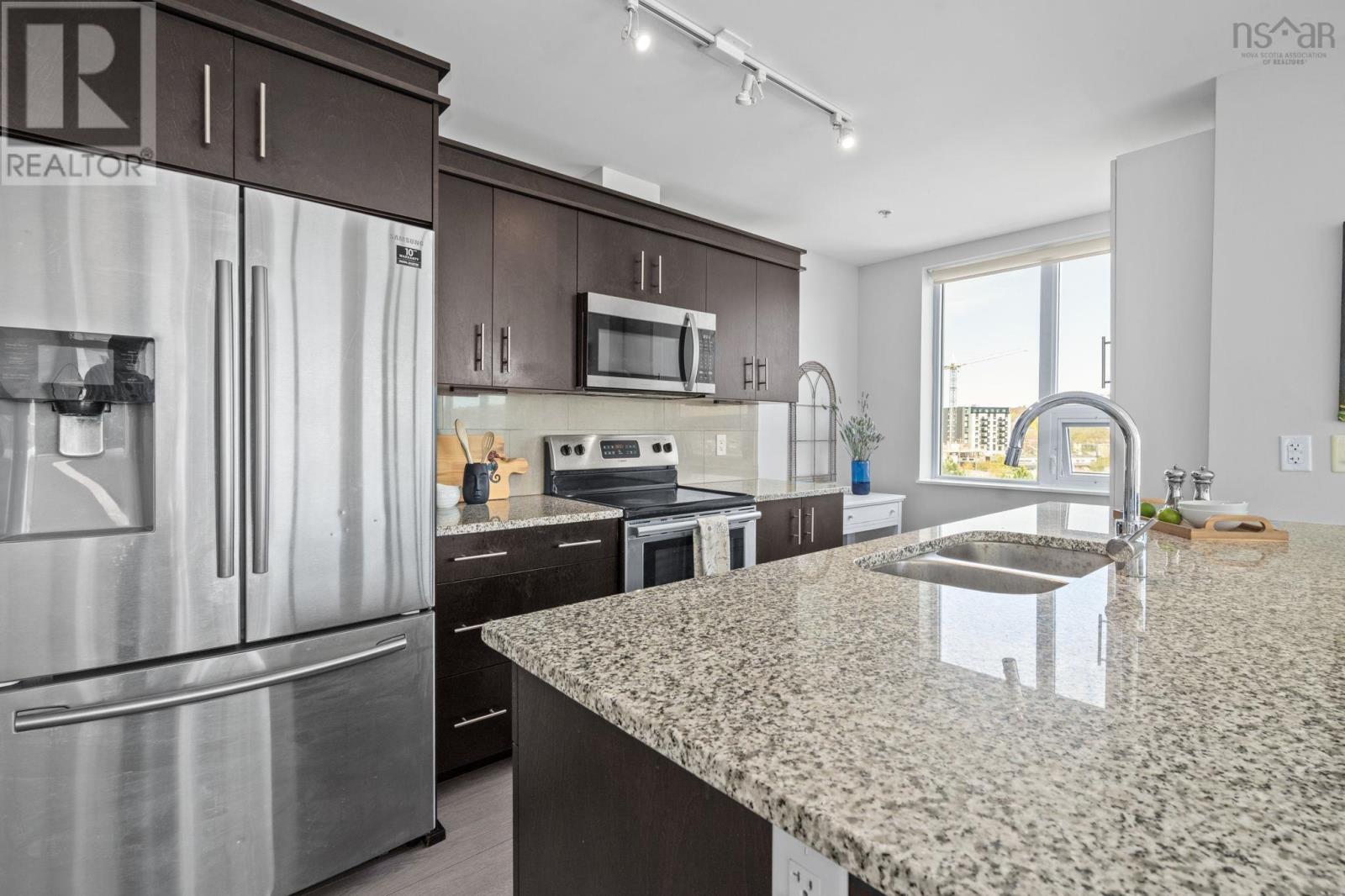 Property 7 of 49 of 402 15 Kings Wharf Place