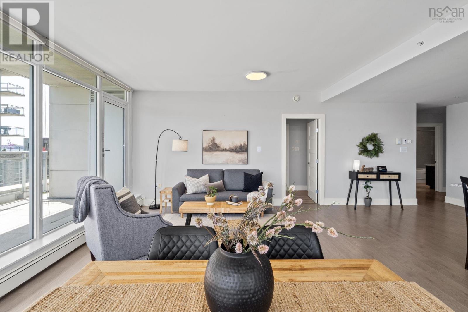 Property 3 of 49 of 402 15 Kings Wharf Place