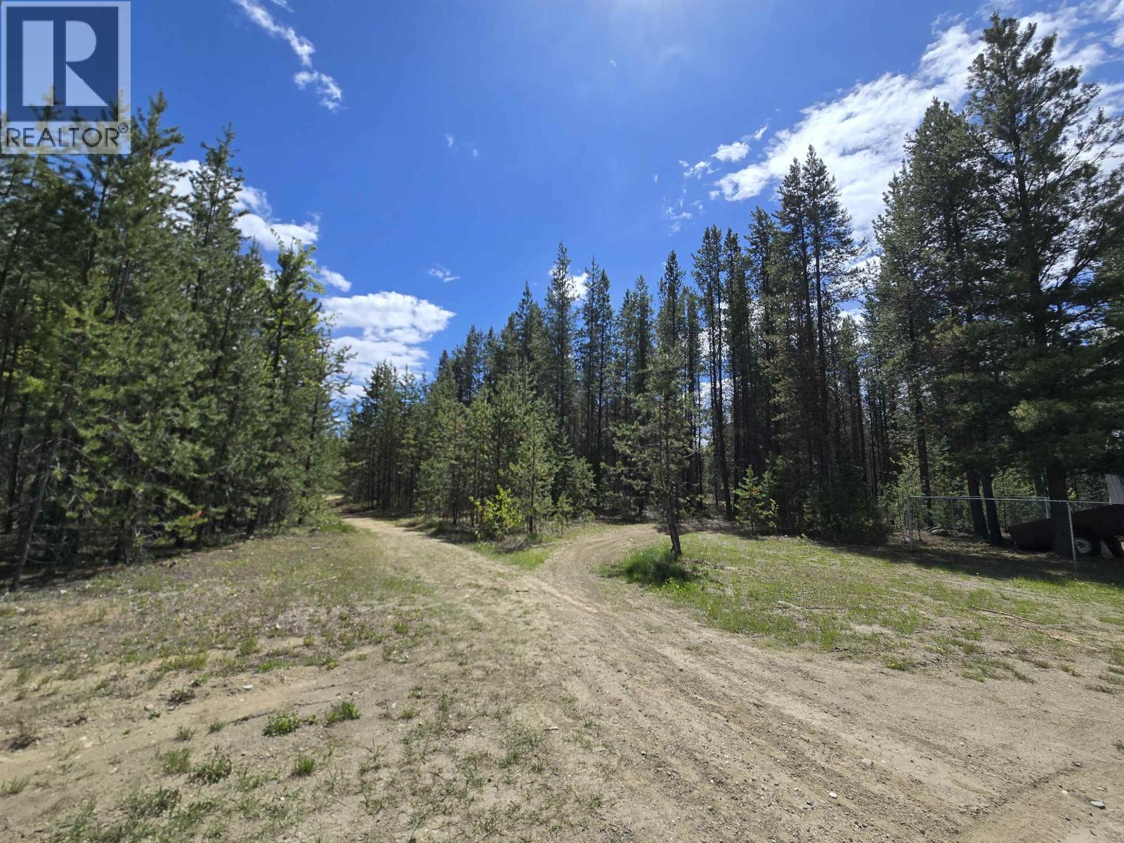 808 BEAVEN Crescent - main photo