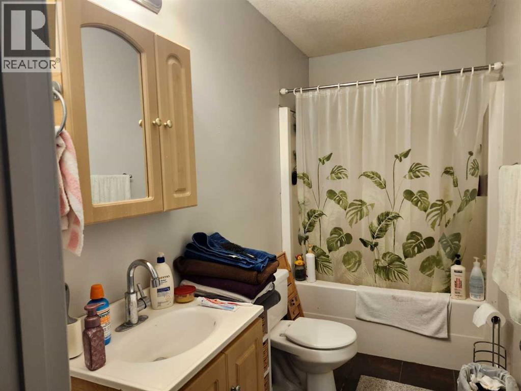 242 McNab Close - 24
