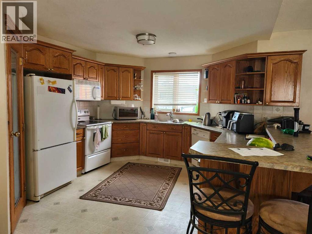 242 McNab Close - 8