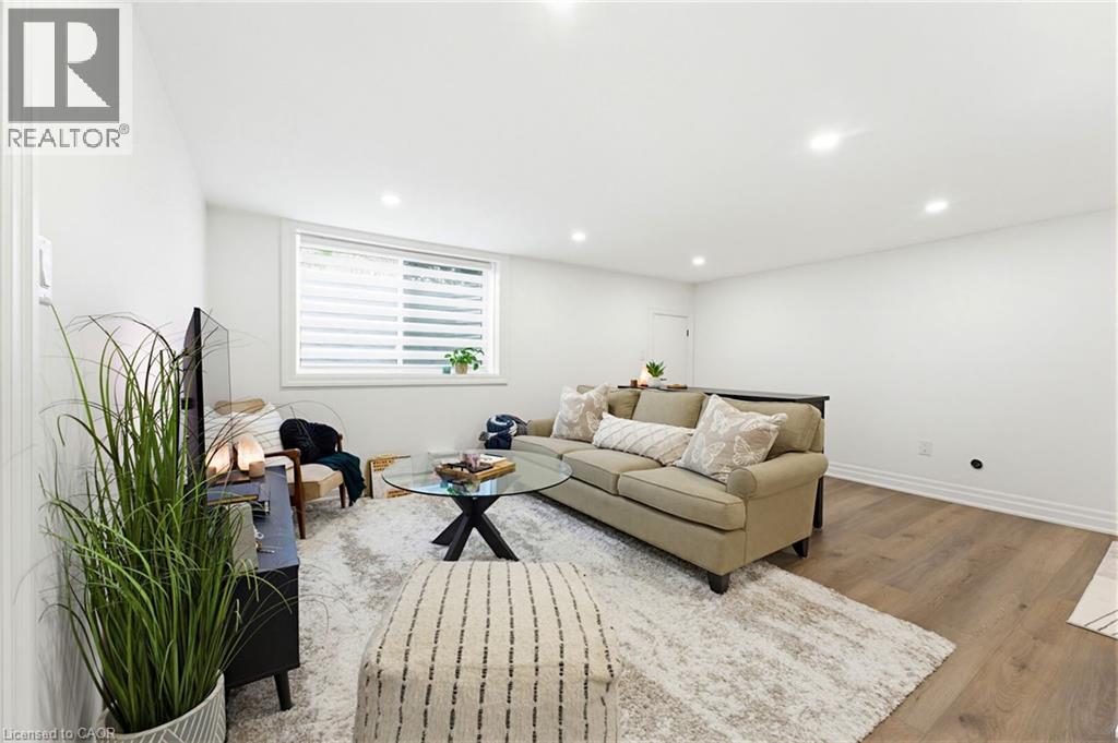 586 WOODLAND Avenue, Burlington, Ontario, L7R2S5 — Photo 9