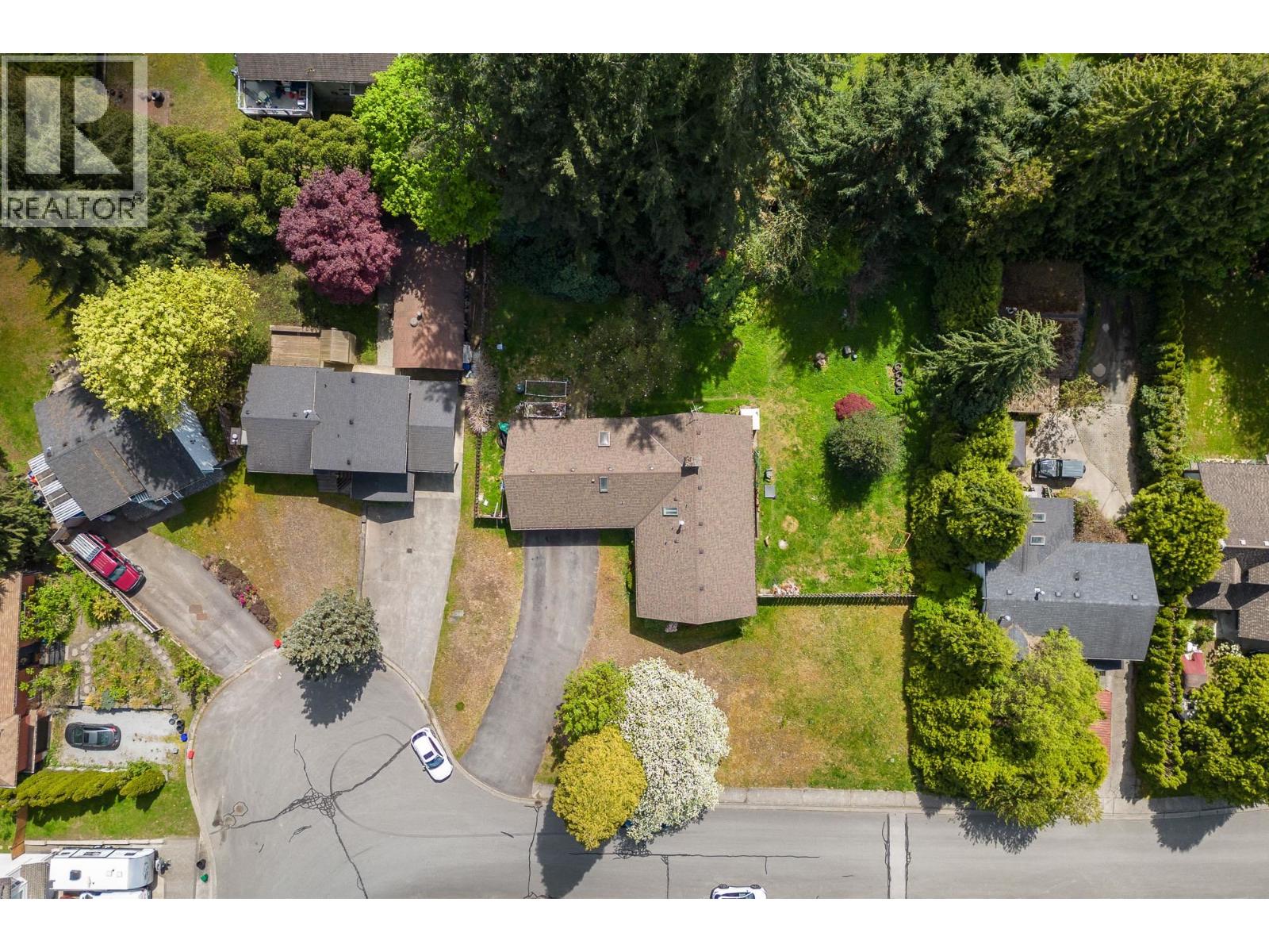 21190 GLENWOOD Avenue - photo 2