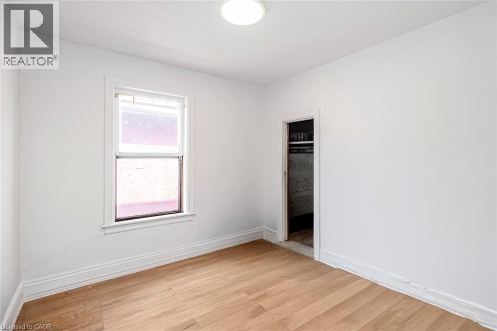 39 ARTHUR Street N - 21