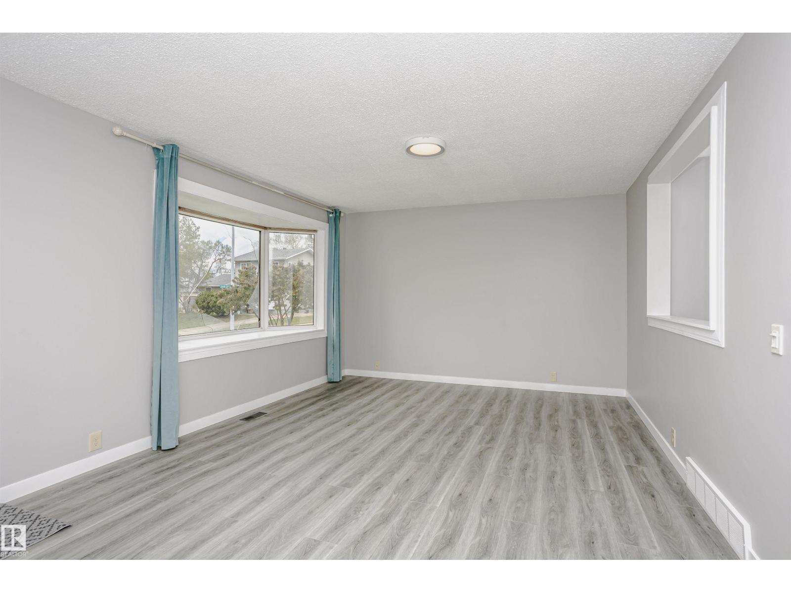 11436 161 AV NW - 6