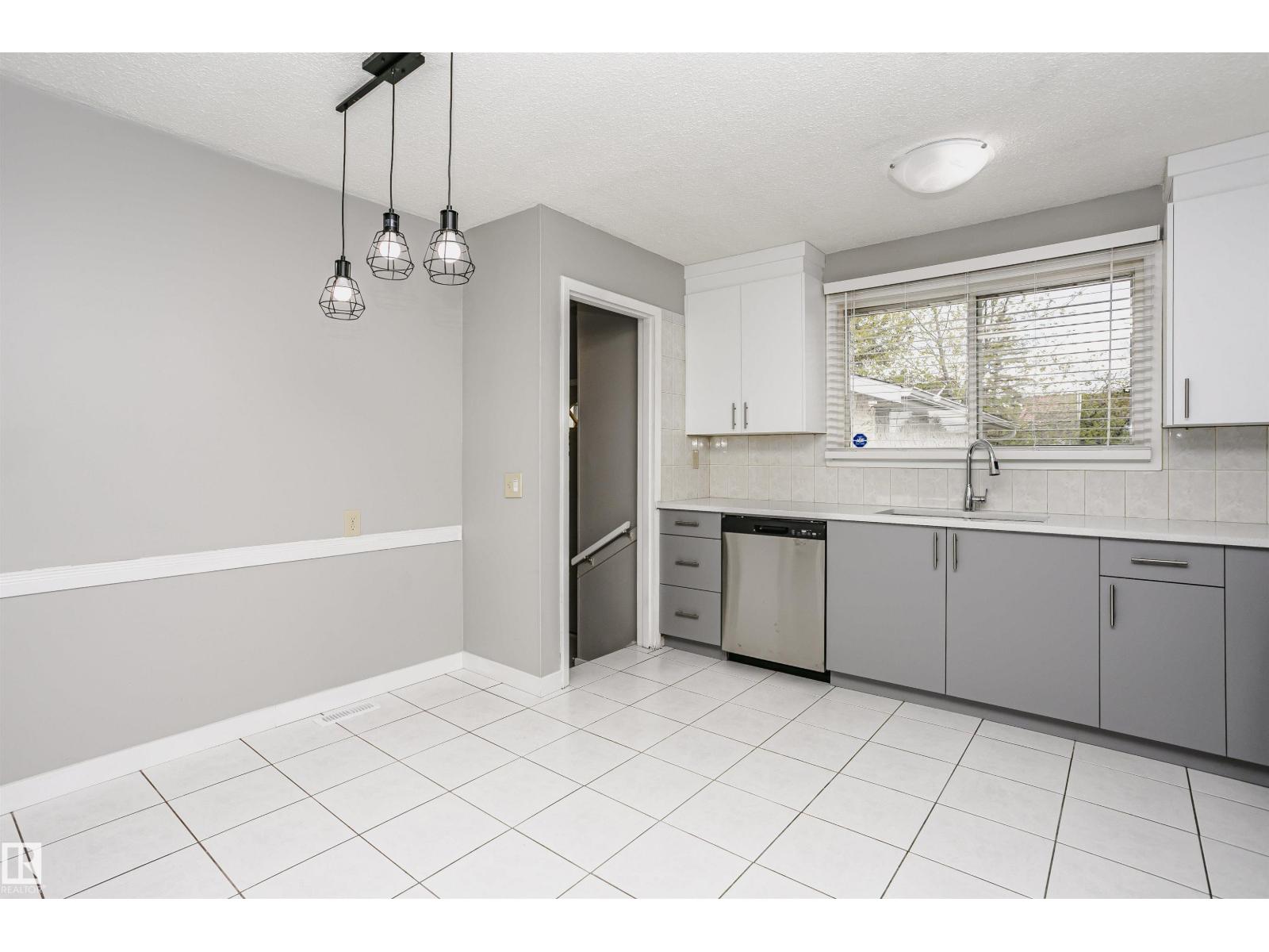 11436 161 AV NW - 13