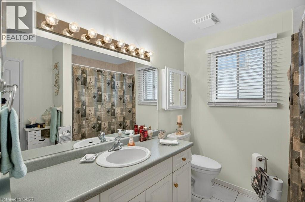 35 HEPBURN Crescent - 21