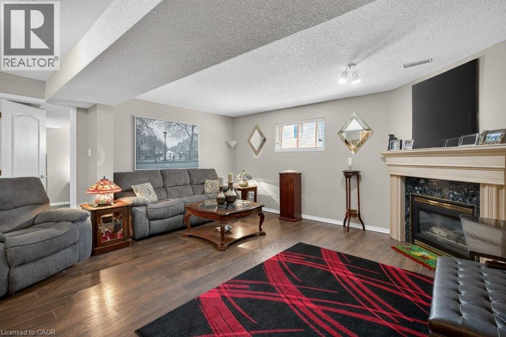 35 HEPBURN Crescent - 23