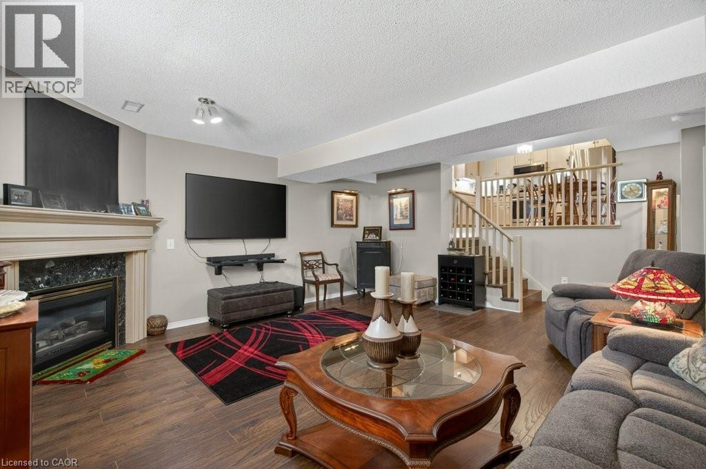 35 HEPBURN Crescent - 24