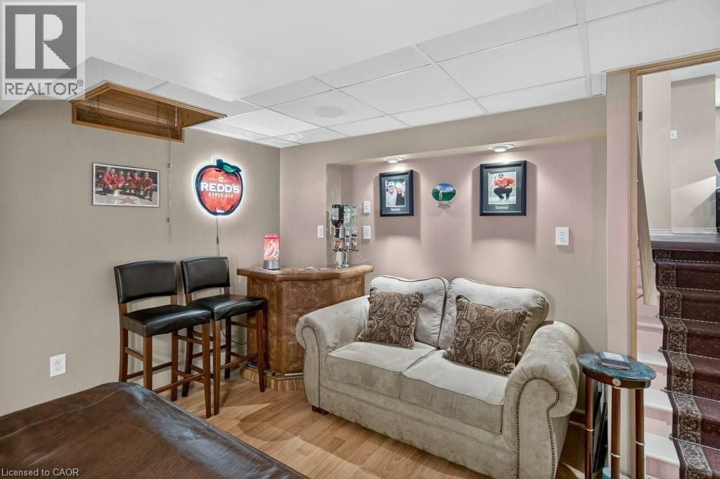 35 HEPBURN Crescent - 32