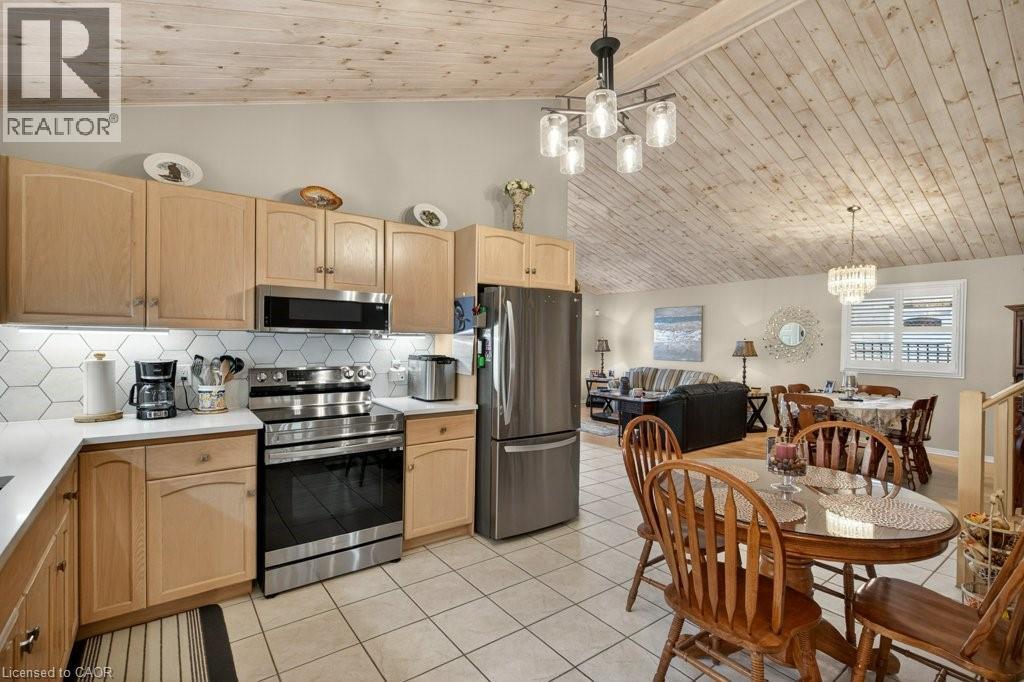 35 HEPBURN Crescent - 11