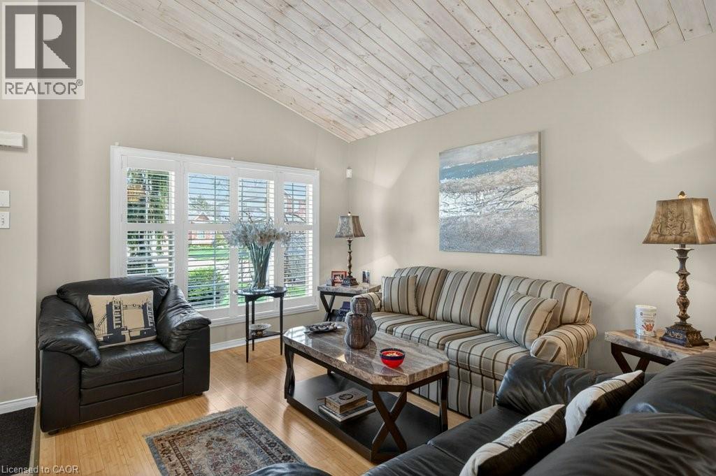 35 HEPBURN Crescent - 4