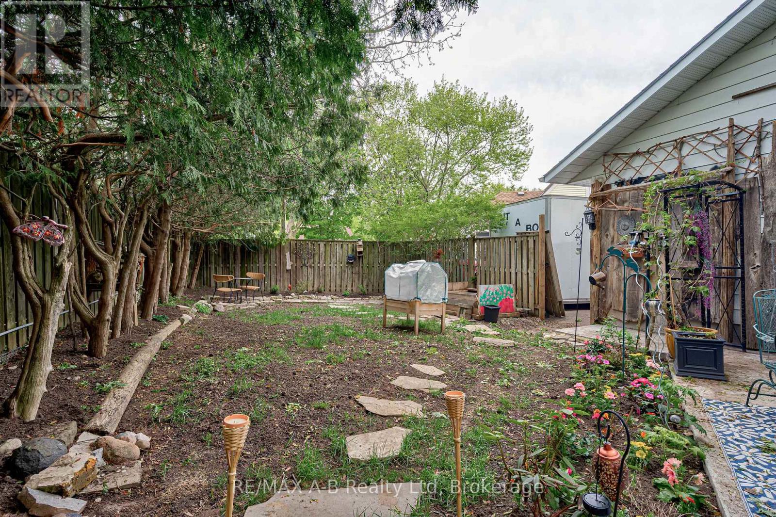 54 CORIANO STREET - 44