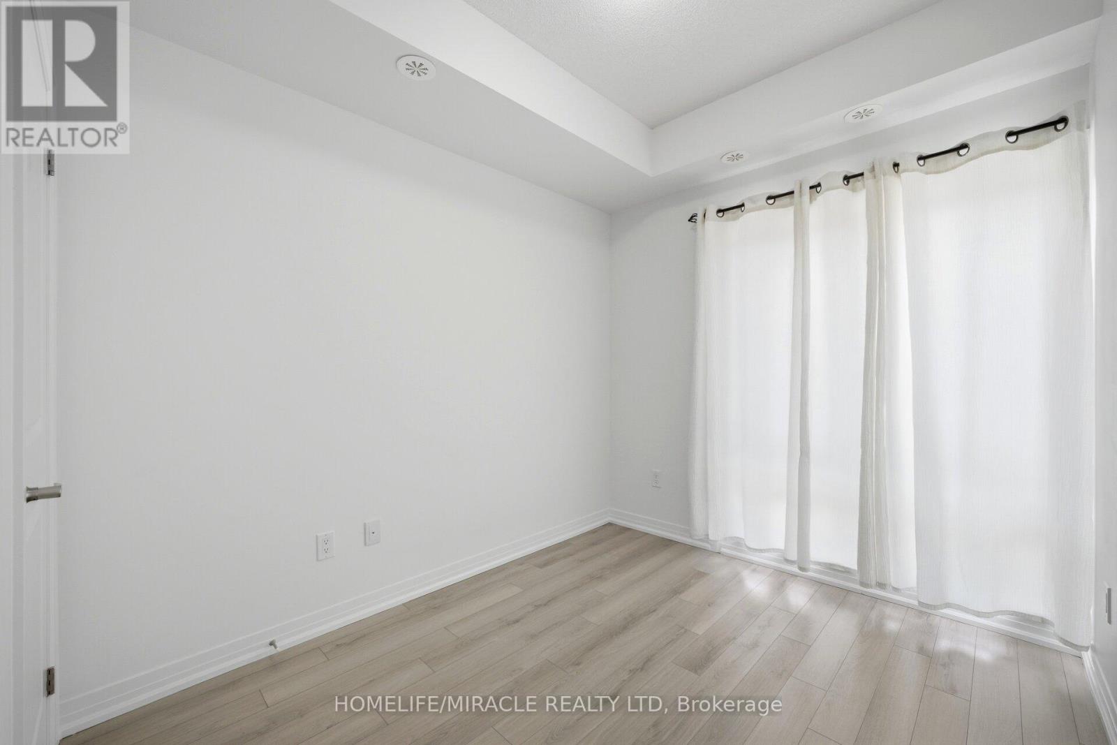 #18 30 LIBEN WAY - 19