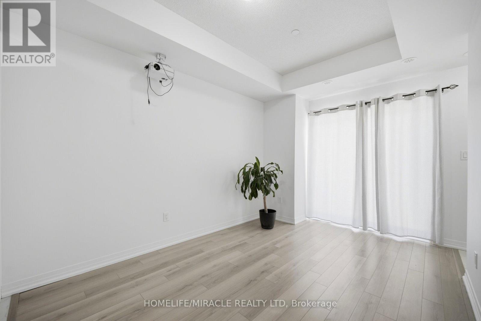 #18 30 LIBEN WAY - 7