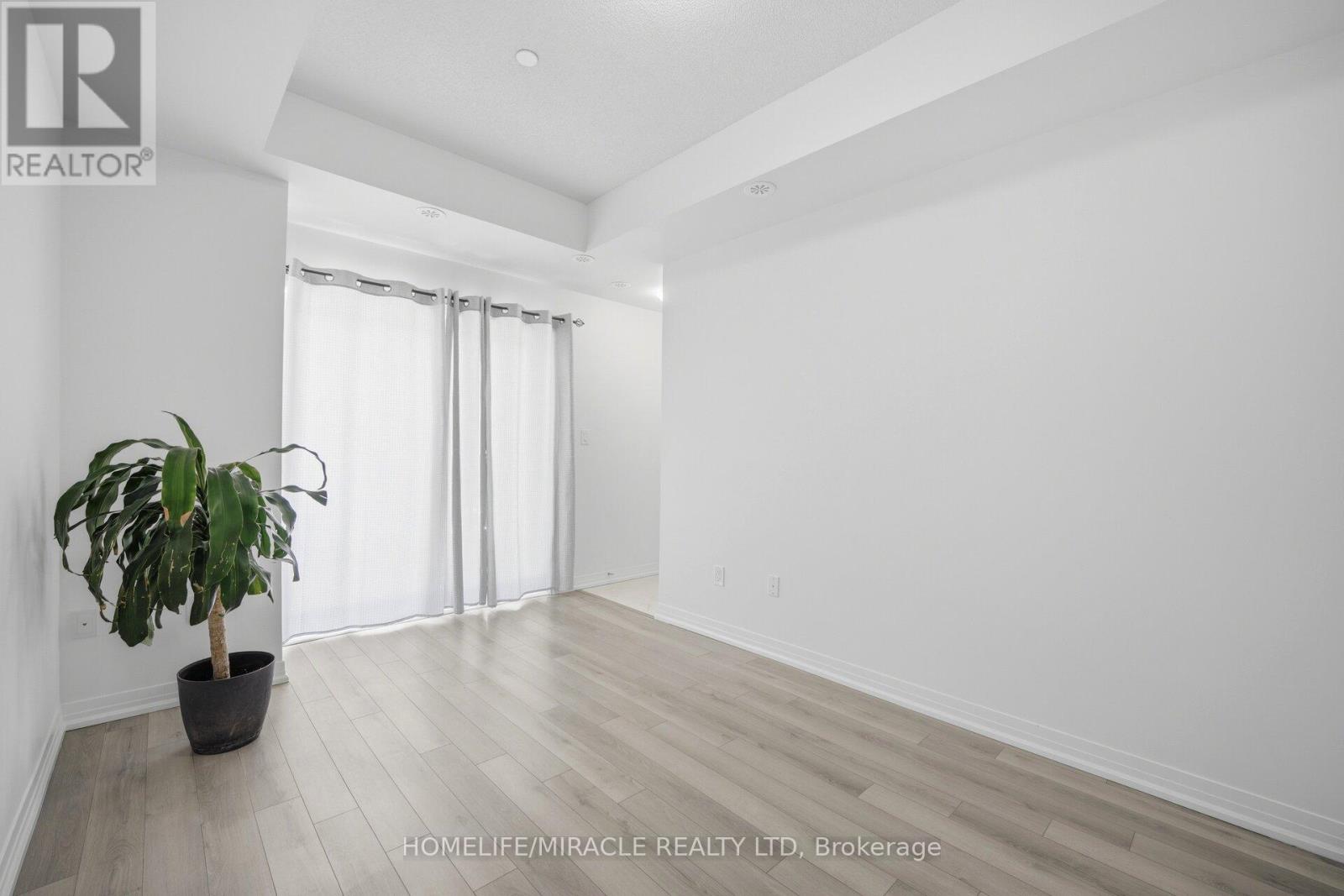 #18 30 LIBEN WAY - 9