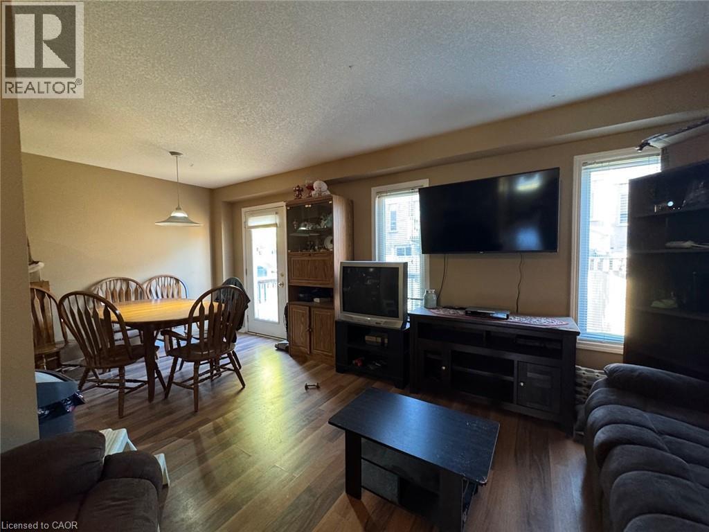 517 NORTHBROOK Place, Kitchener, Ontario, N2R1L8 — Photo 2