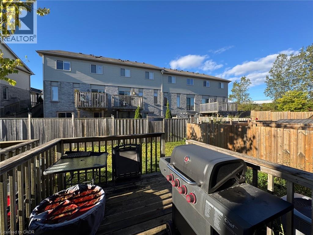 517 NORTHBROOK Place, Kitchener, Ontario, N2R1L8 — Photo 3
