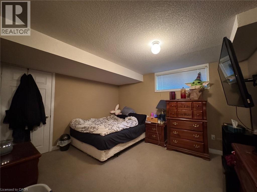 517 NORTHBROOK Place, Kitchener, Ontario, N2R1L8 — Photo 4