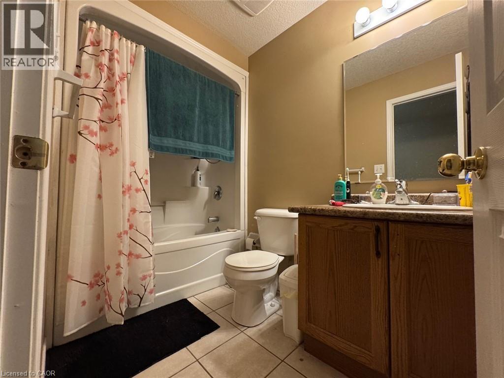 517 NORTHBROOK Place, Kitchener, Ontario, N2R1L8 — Photo 5