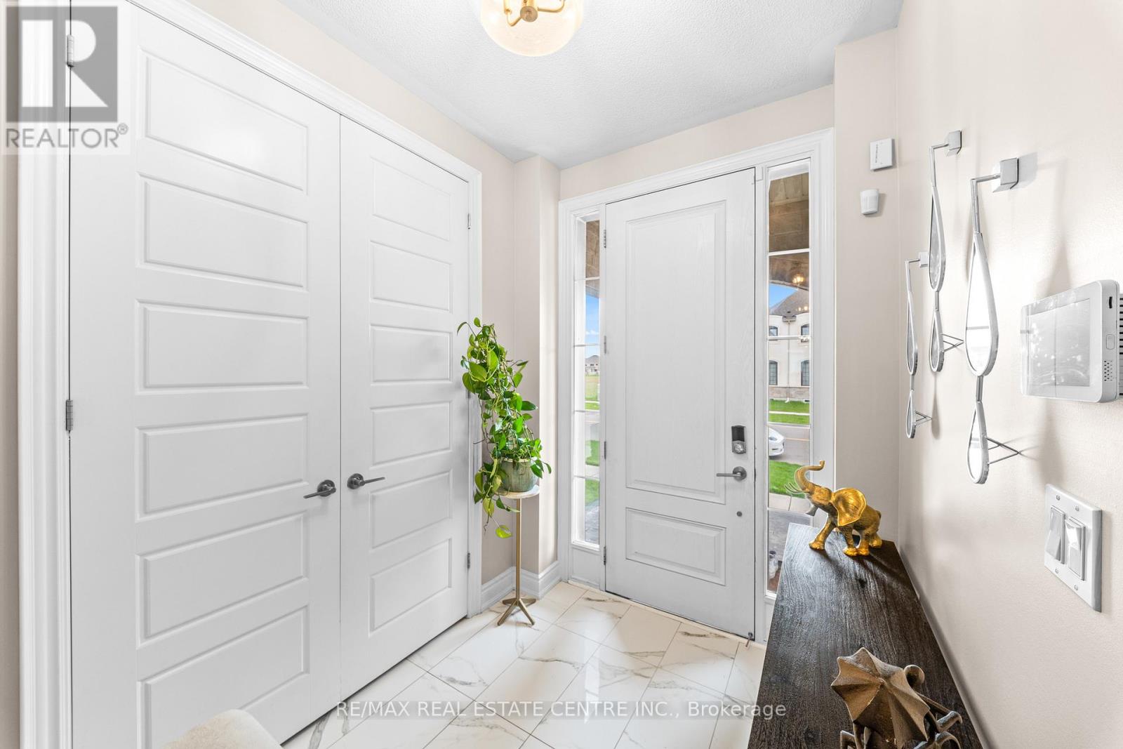 30 MERRIMAC DRIVE - 6