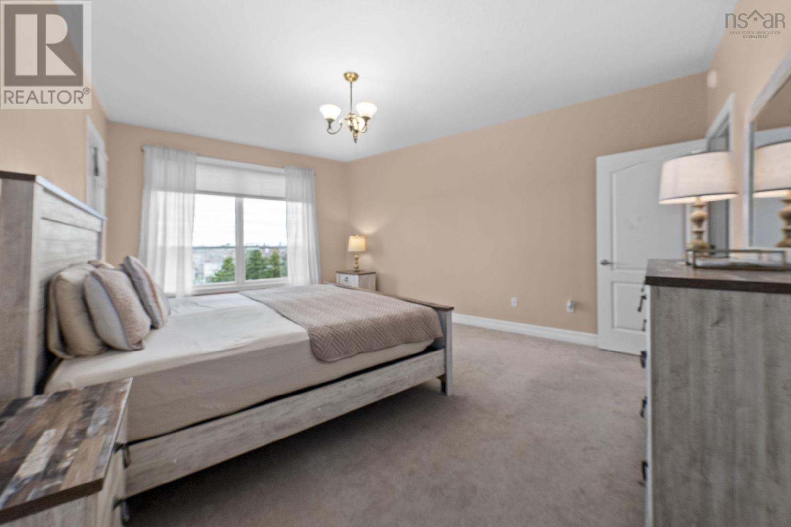 #413 52 Whitehall Crescent - 28