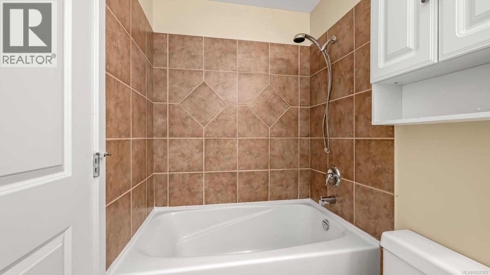 #5 1050 8th St - 12