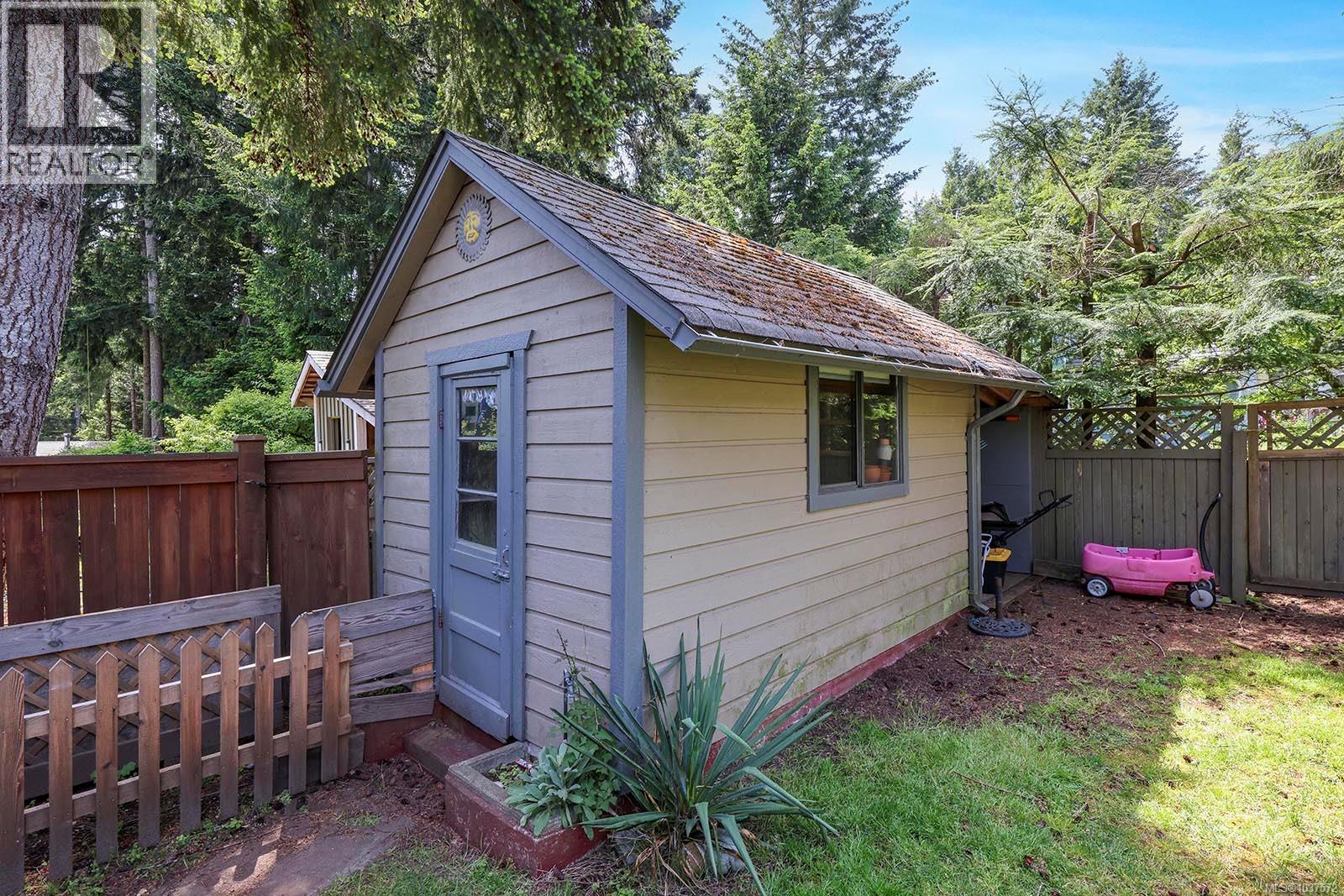 8045 Harmony Cres - 39