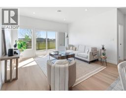 301 7057 Central Saanich Rd, Central Saanich, BC V8M1Y3 Photo 11