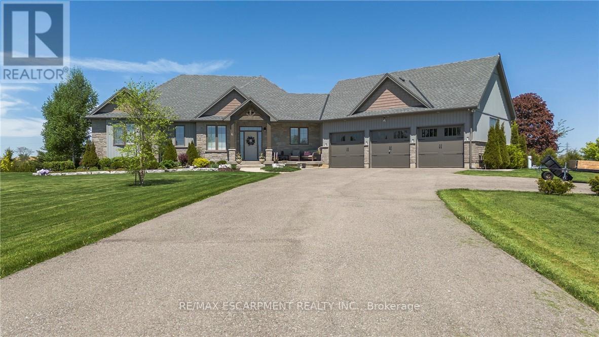 6 MACNEIL COURT - 1