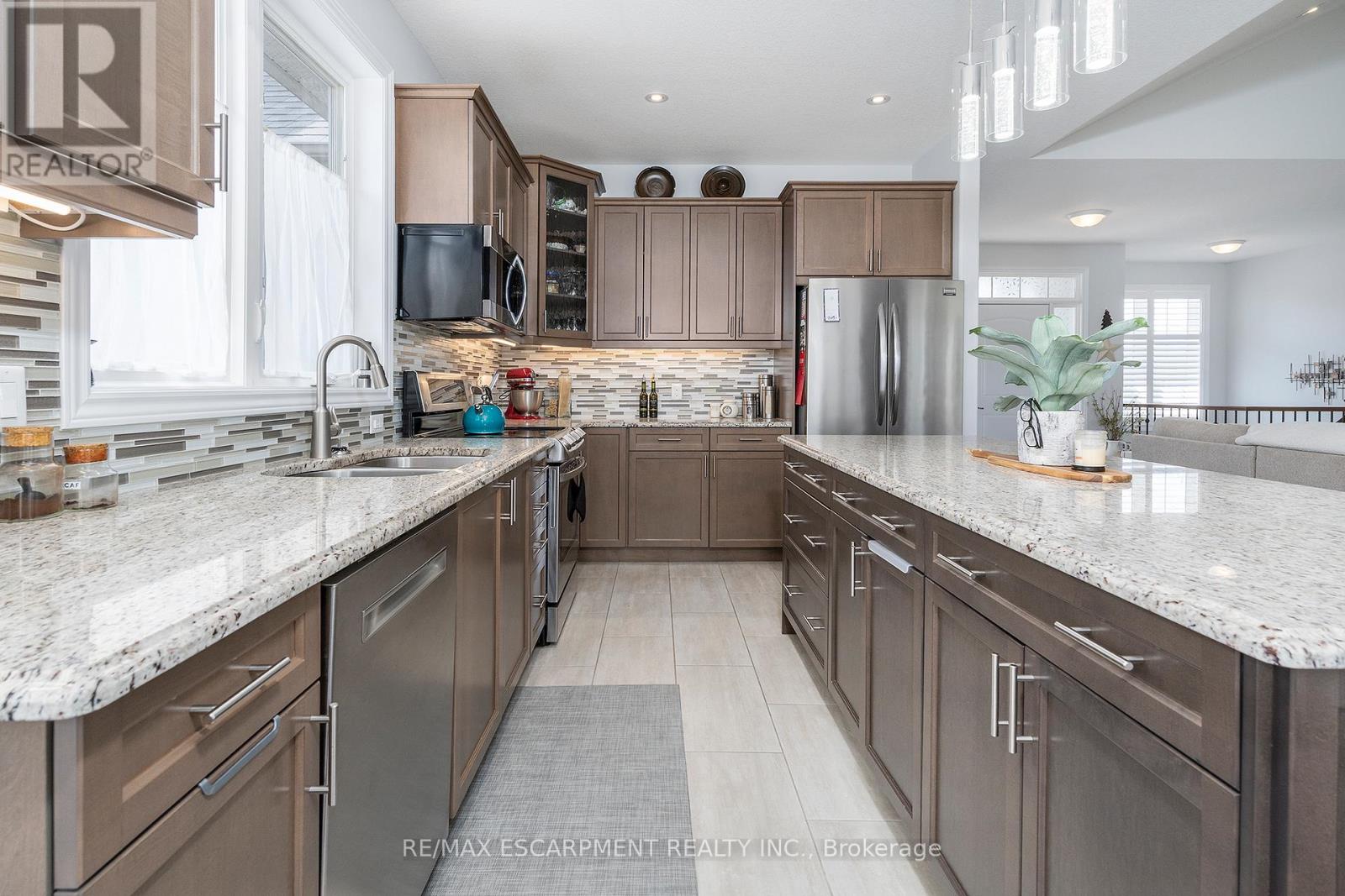 6 MACNEIL COURT - 8
