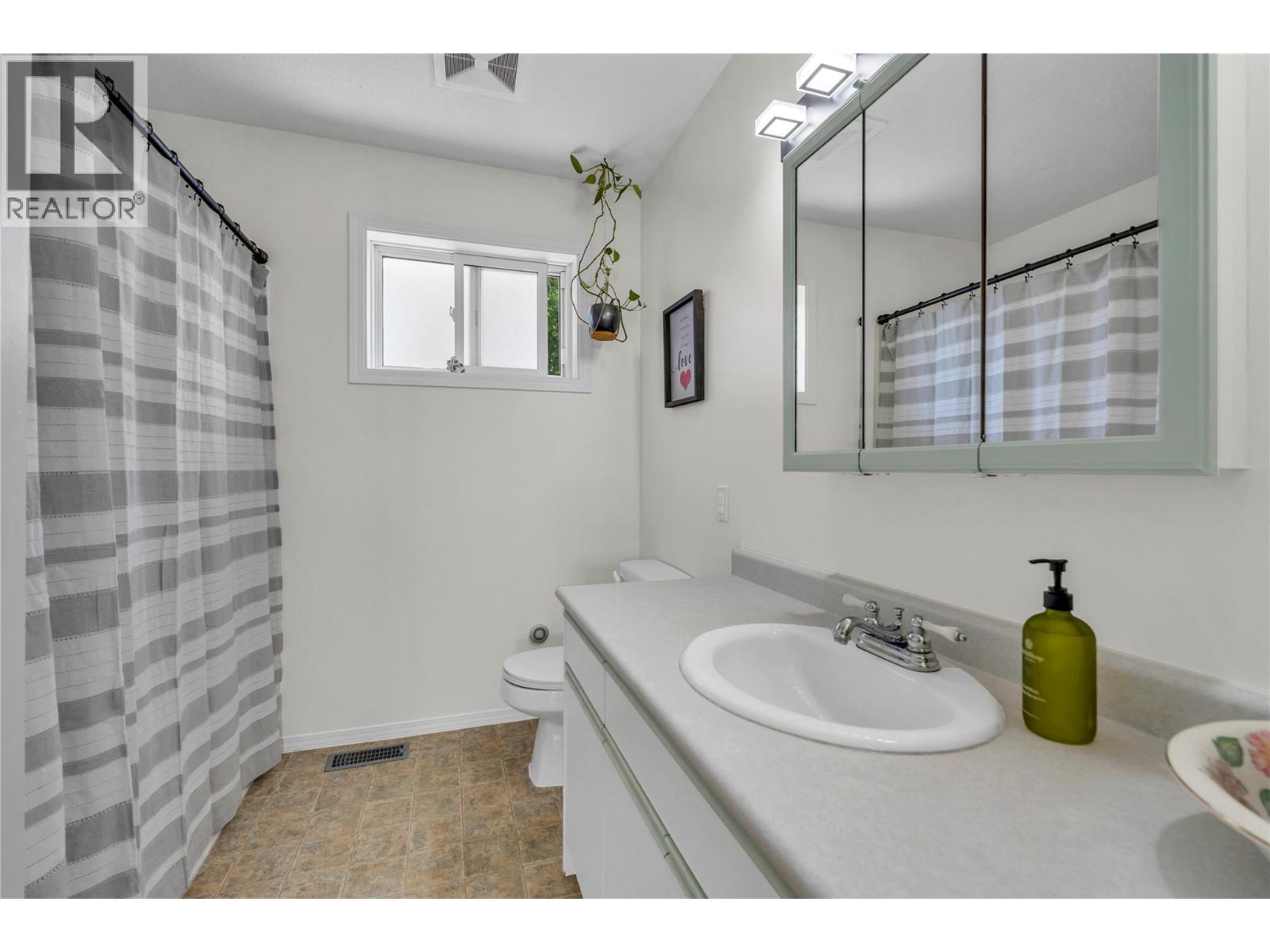 9714 Sargeant Street, Summerland