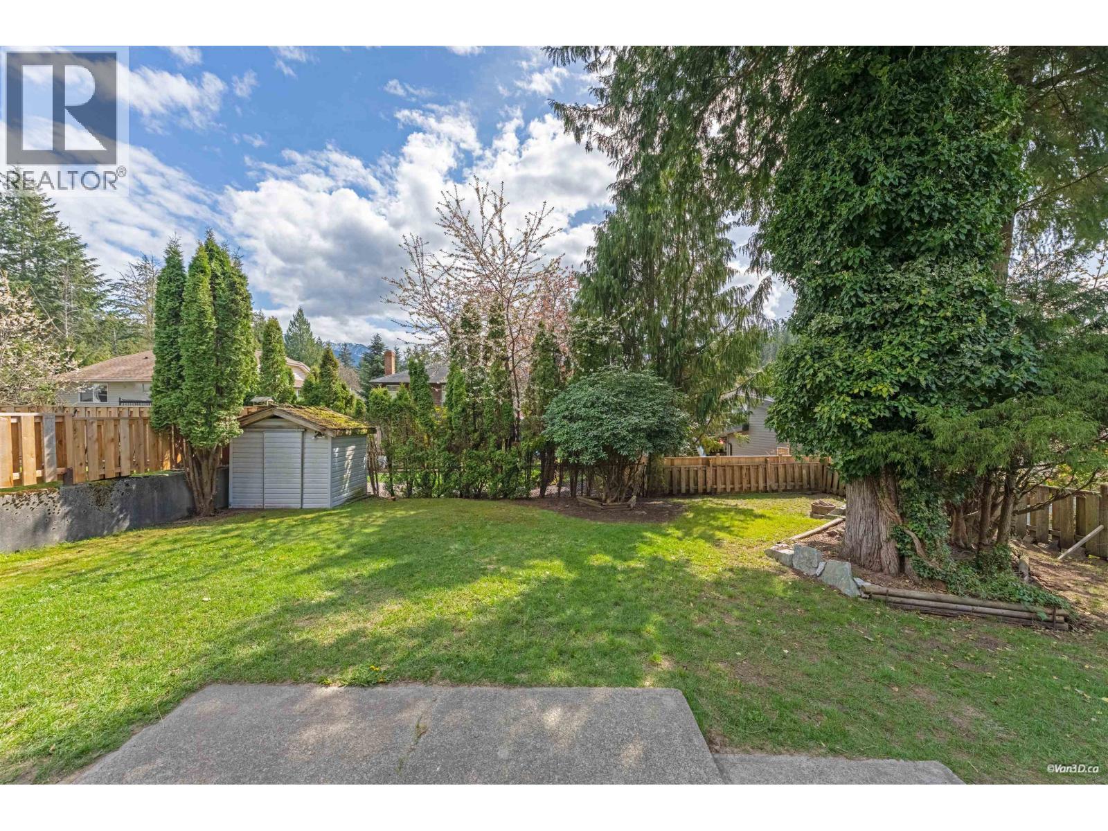 1004 PIA ROAD, Squamish