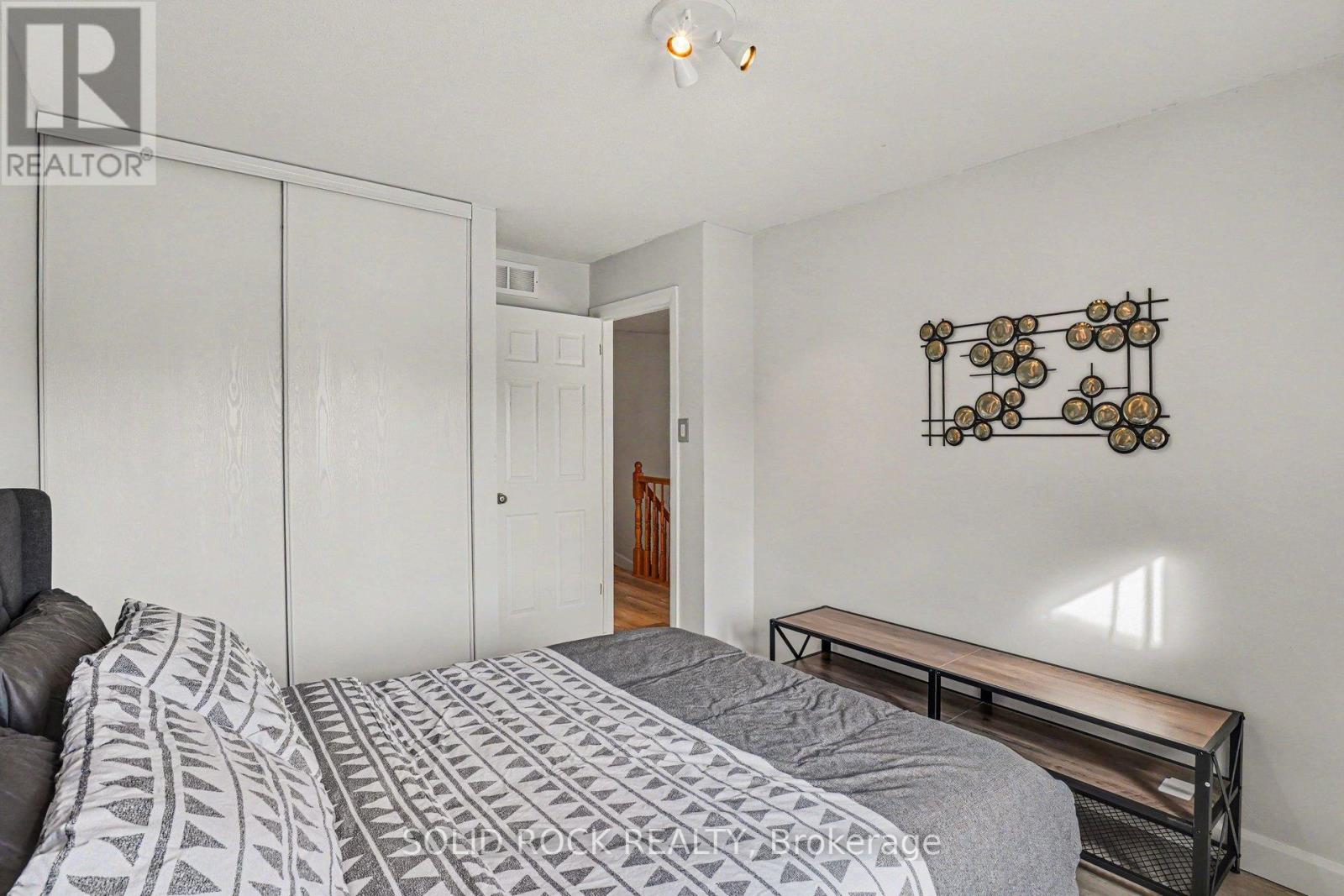 2064 DUNOLLIE CRESCENT - 15