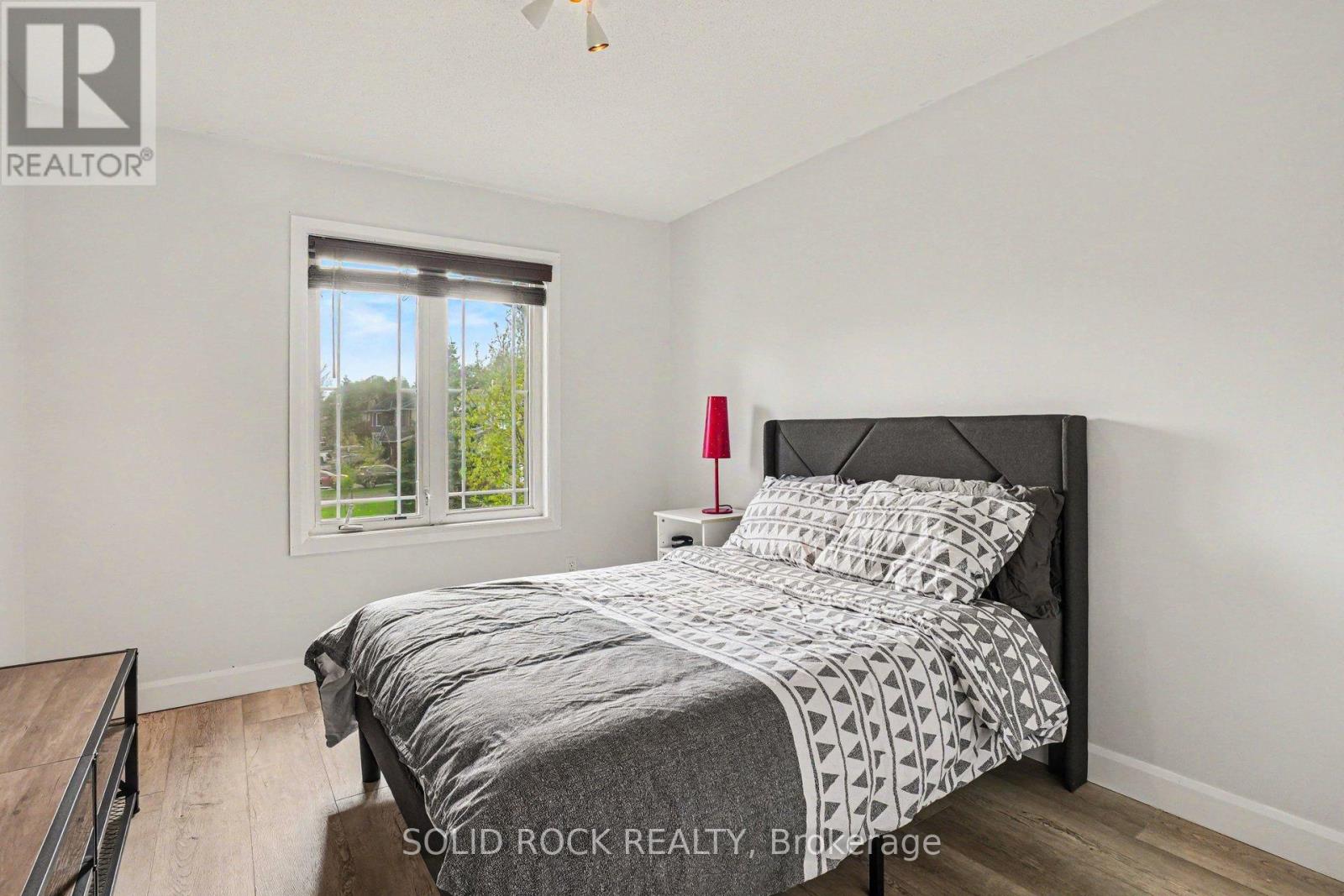 2064 DUNOLLIE CRESCENT - 16