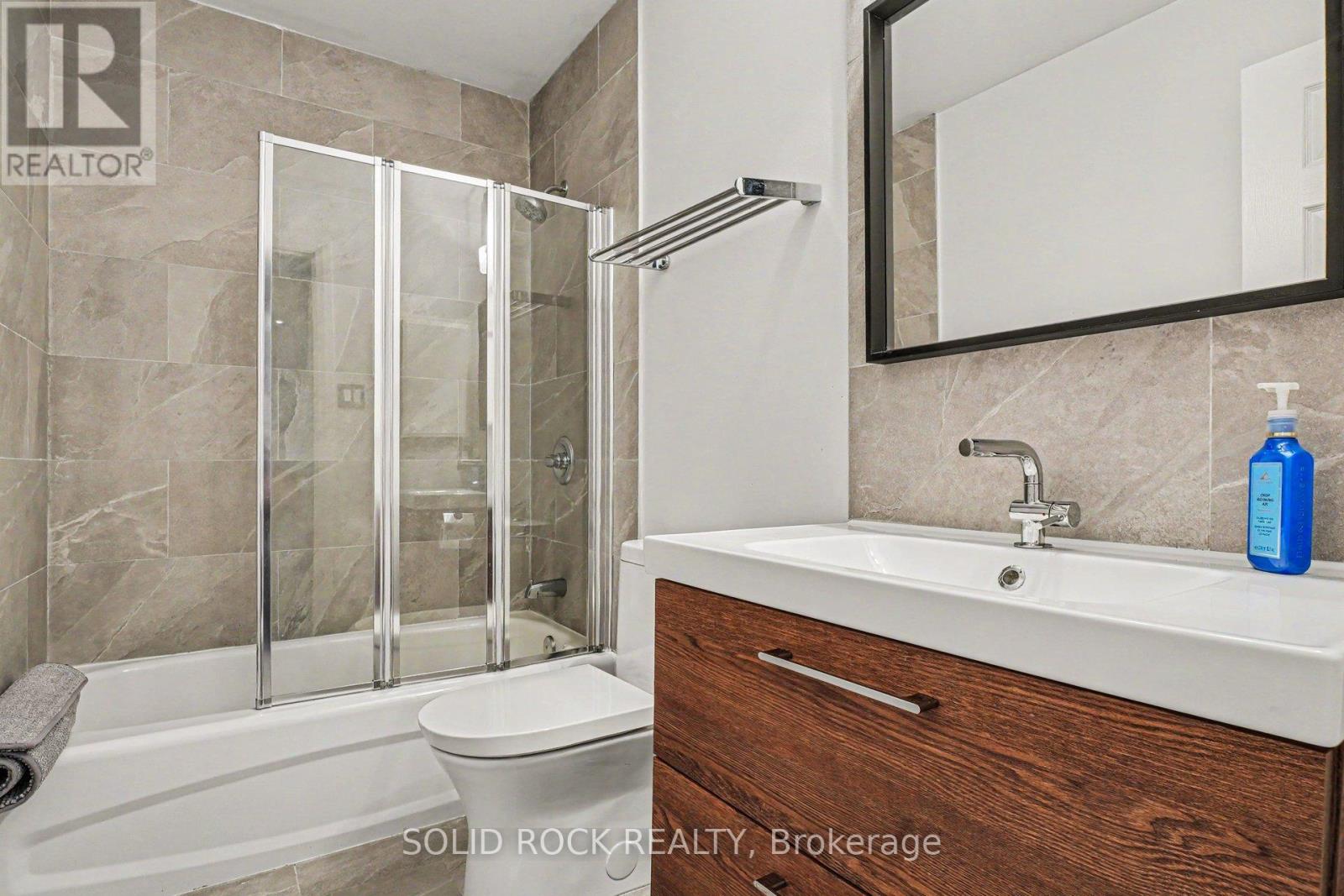 2064 DUNOLLIE CRESCENT - 18