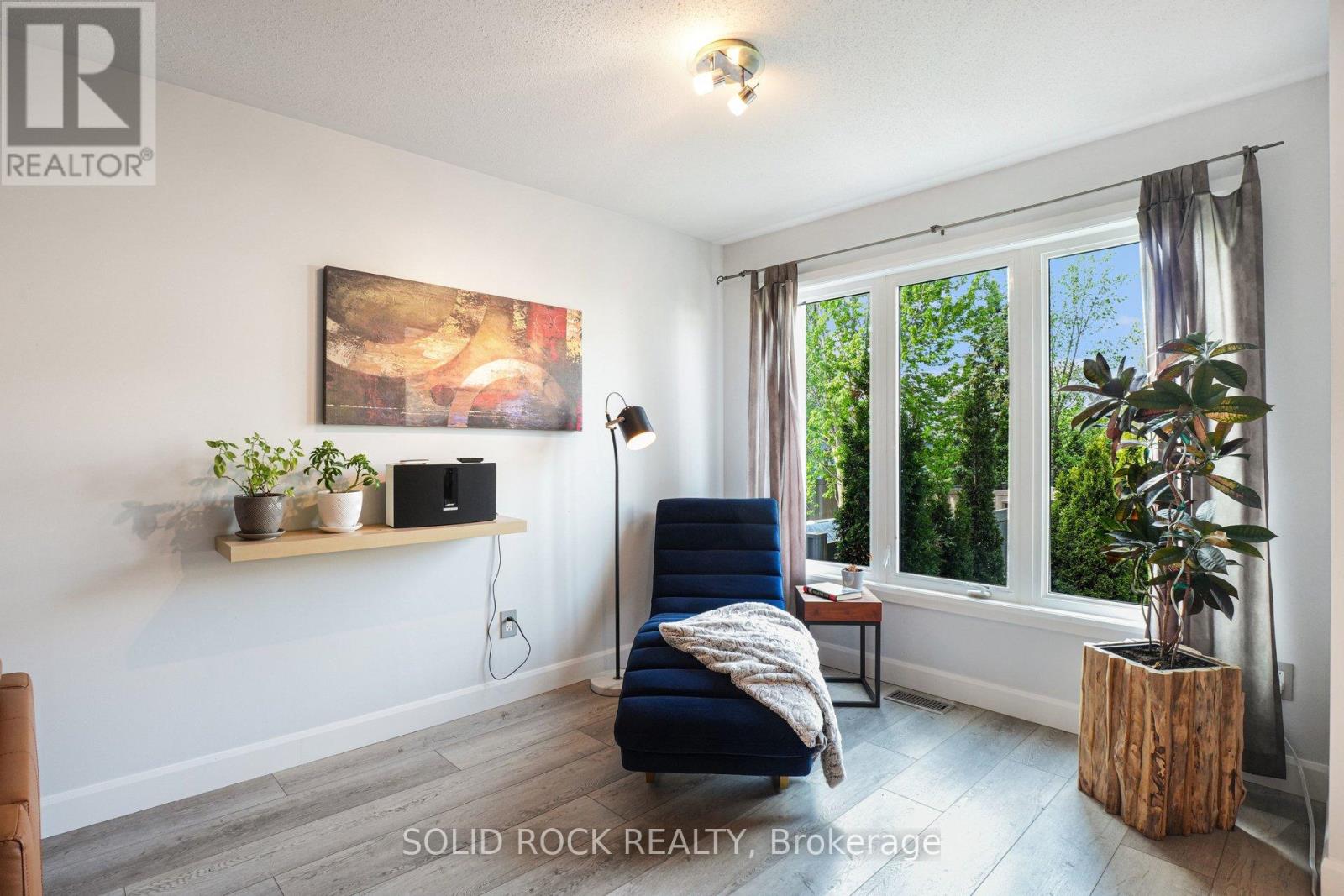 2064 DUNOLLIE CRESCENT - 6
