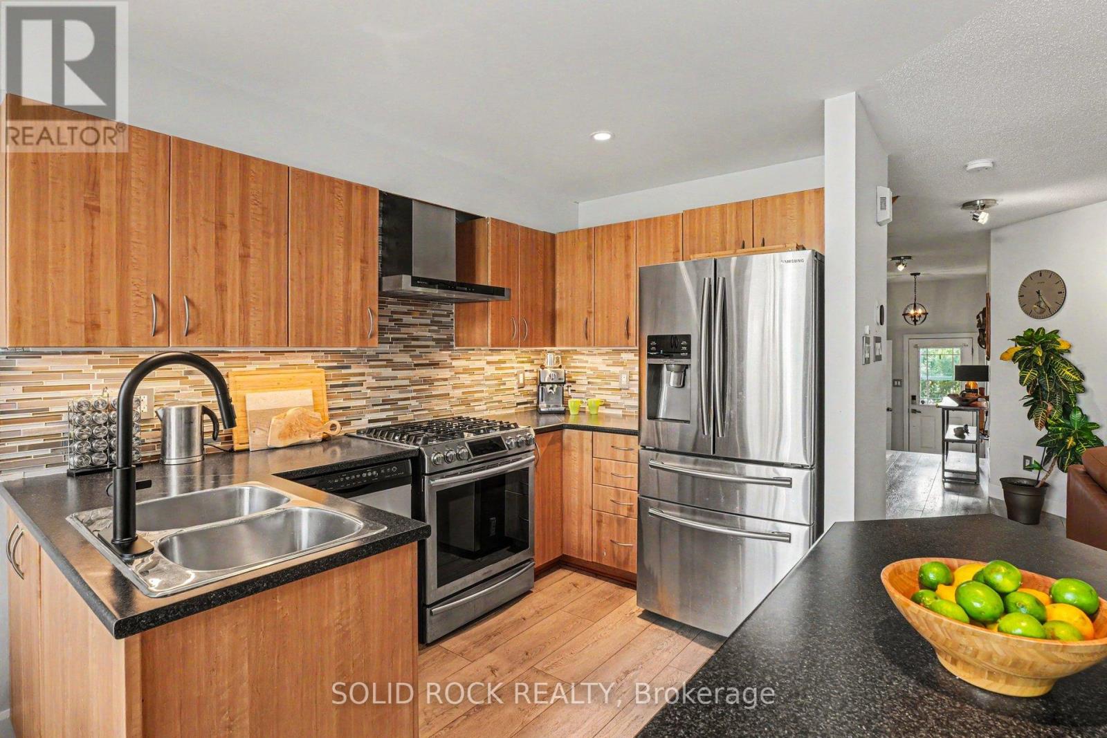 2064 DUNOLLIE CRESCENT - 9