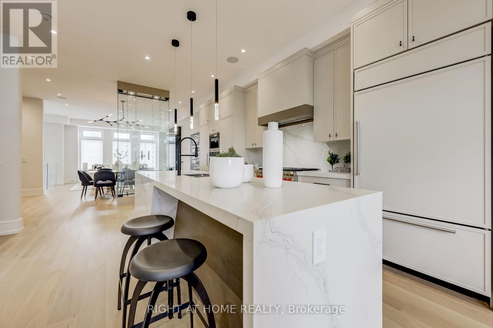 102 PARKLEA DRIVE - 13