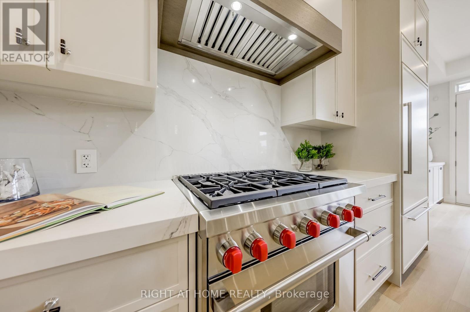 102 PARKLEA DRIVE - 18