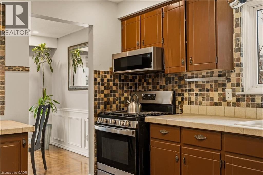 21 MILVERTON Close, Waterdown, Ontario, L8B0B1 — Photo 4