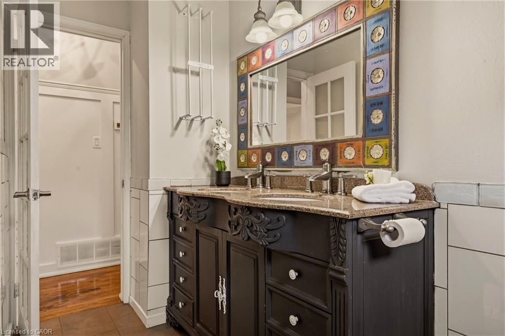 21 MILVERTON Close, Waterdown, Ontario, L8B0B1 — Photo 13