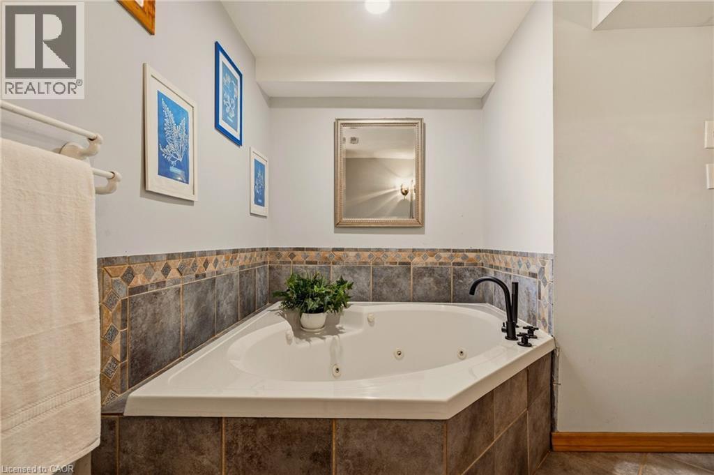 21 MILVERTON Close, Waterdown, Ontario, L8B0B1 — Photo 32
