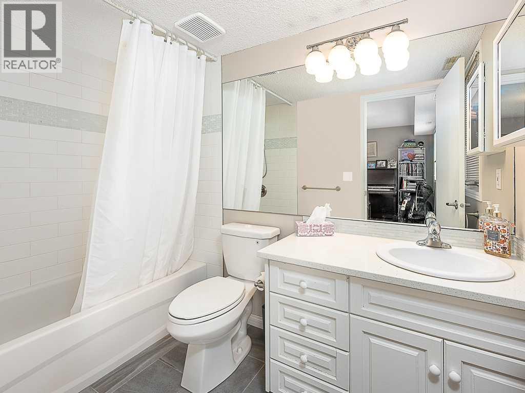 136 24 Avenue NW - 25