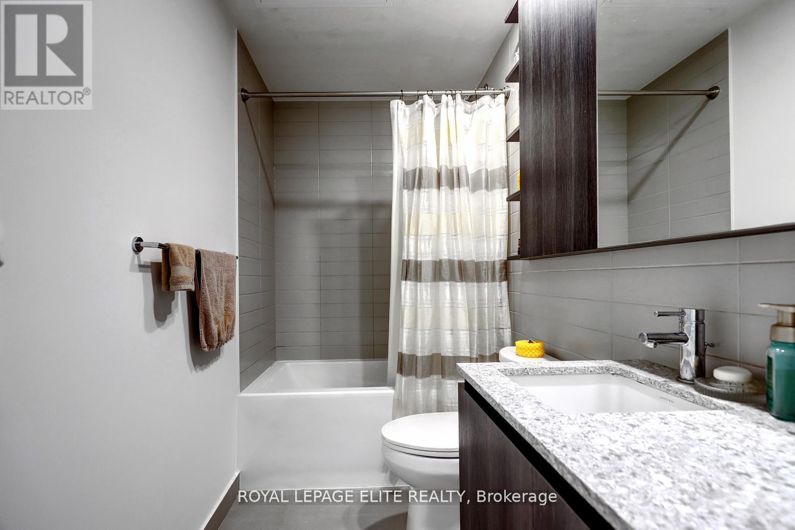 #318 21 PARK STREET E - 21