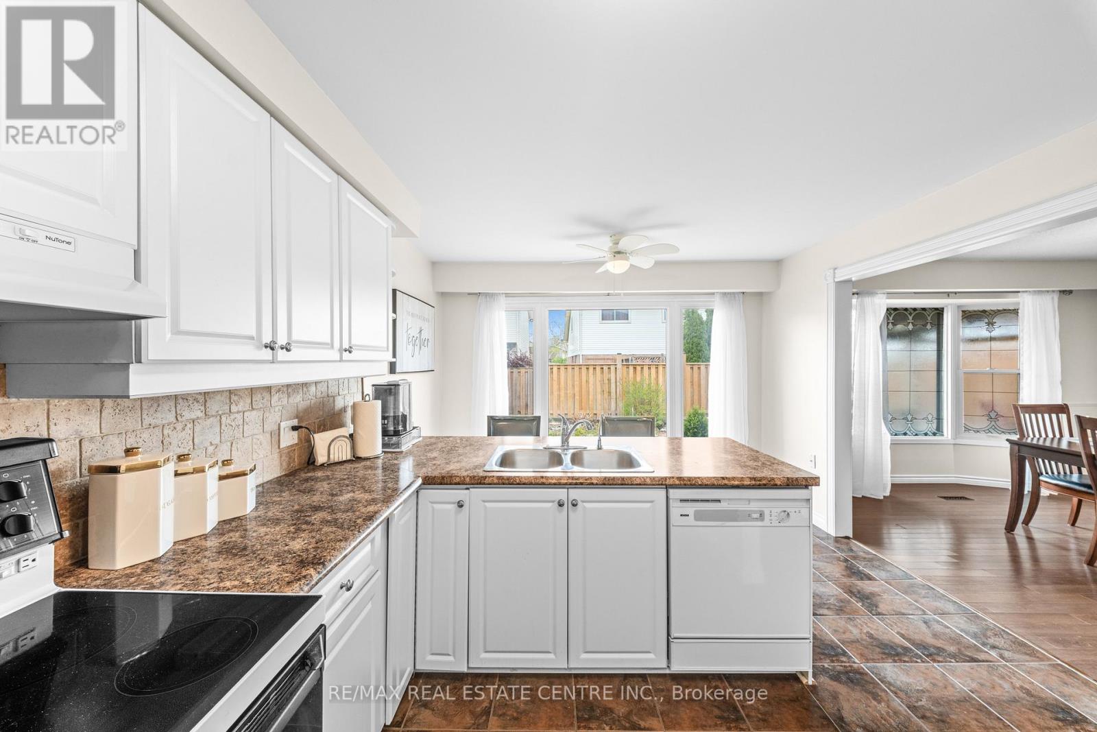 98 MIKADO CRESCENT - 23