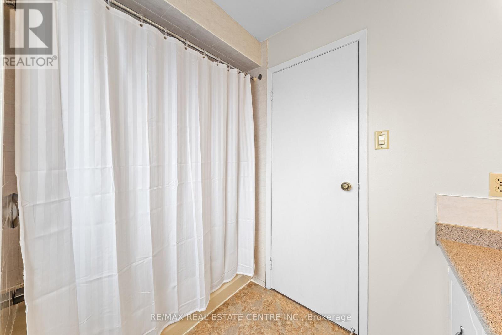 98 MIKADO CRESCENT - 36