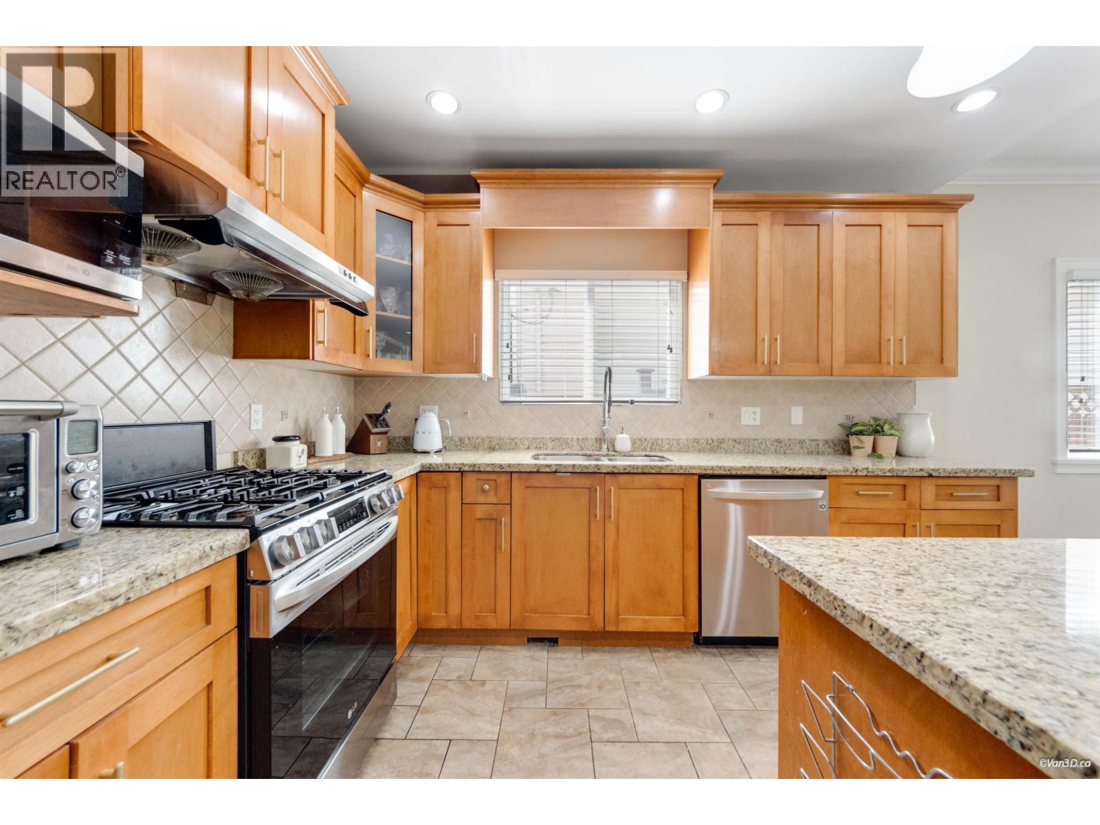 2101 LORRAINE AVENUE, Coquitlam