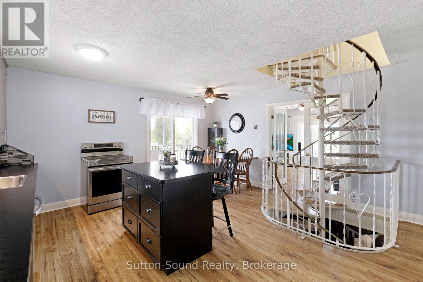 018389 BRUCE ROAD 10 - 10