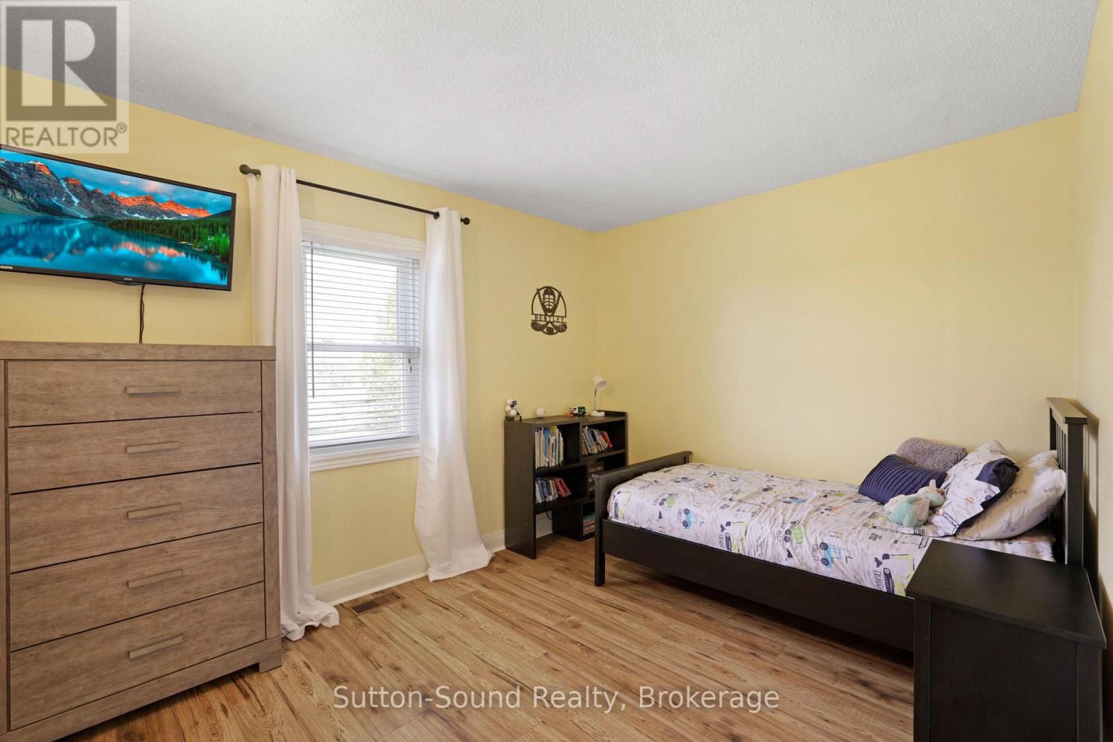 018389 BRUCE ROAD 10 - 19